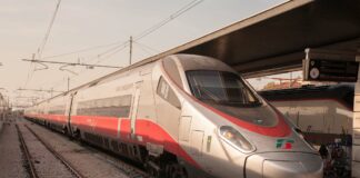 Investito dal treno tra San Stino di Livenza e Portogruaro VeneziaOrientale@news: treno in stazione