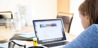 Borse di studio per studenti delle scuole secondarie VeneziaOrientale@news: uno studente a scuola