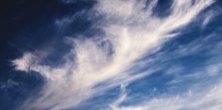 Allerta meteo per vento forte VeneziaOrientale@news: vento e nuvole, maltempo