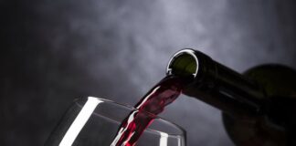 Vino cancerogeno? Zaia: Europa ossessivamente ostile ai prodotti tipici VeneziaOrientale@news: una bottiglia di vino rosso