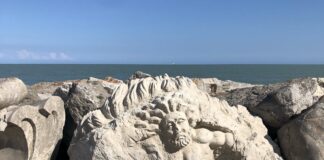 Gli scogli di Caorle fanno scuola in Toscana VeneziaOrientale@news: la scogliera scolpita di Caorle