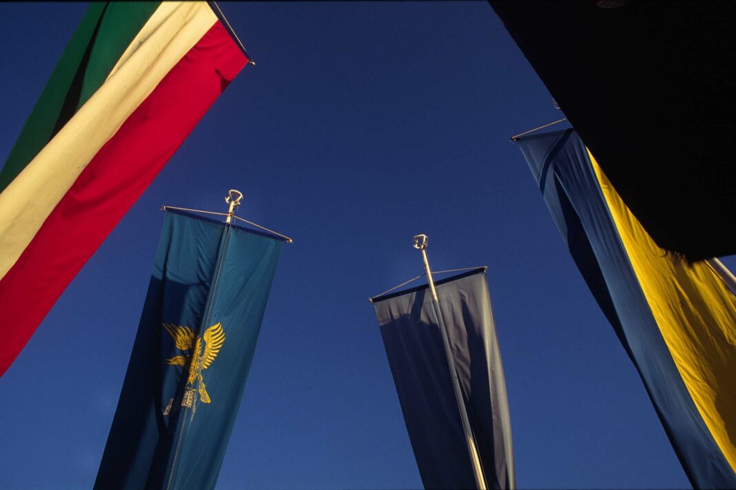 VeneziaOrientale@news: Bandiera Europea e del Friuli Venezia Giulia