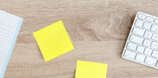 Giornata della Donna: due eventi a San Michele al Tagliamento VeneziaOrientale@news: un tavolo con due post-it gialli