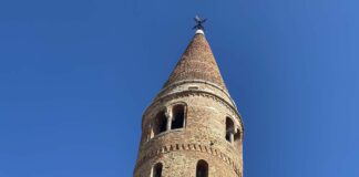 Venezia in Musica nel duomo di Caorle VeneziaOrientale@news: il campanile del duomo di Caorle