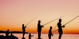 Pesca sportiva: contributi per le associazioni del Veneto VeneziaOrientale@news: pescatori al tramonto
