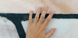 All’Università di Padova scoperti enzimi che alimentano i tumori della pelle VeneziaOrientale@news: una mano