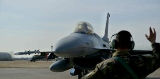 Aviano, F-16 del 555° Fighter Squadron volteggiano sul Mar Nero
