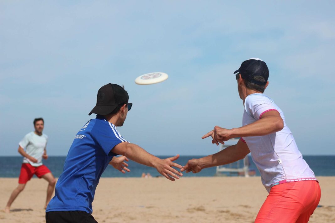 VeneziaOrientale@news: giocatori di beach freesbee
