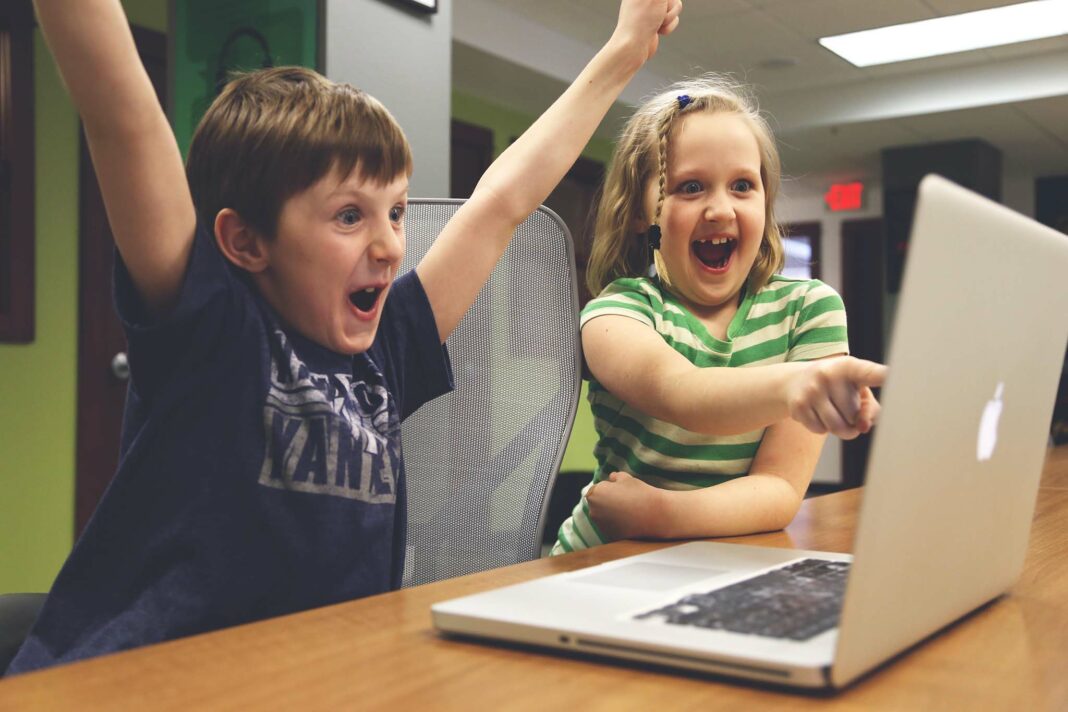 VeneziaOrientale@news: bambini davanti al computer