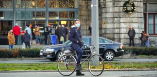 Fine stato di emergenza: ecco cosa cambia VeneziaOrientale@news: persone con la mascherina