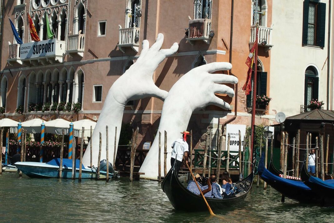VeneziaOrientale@news: un'opera della Biannale d'arte di venezia