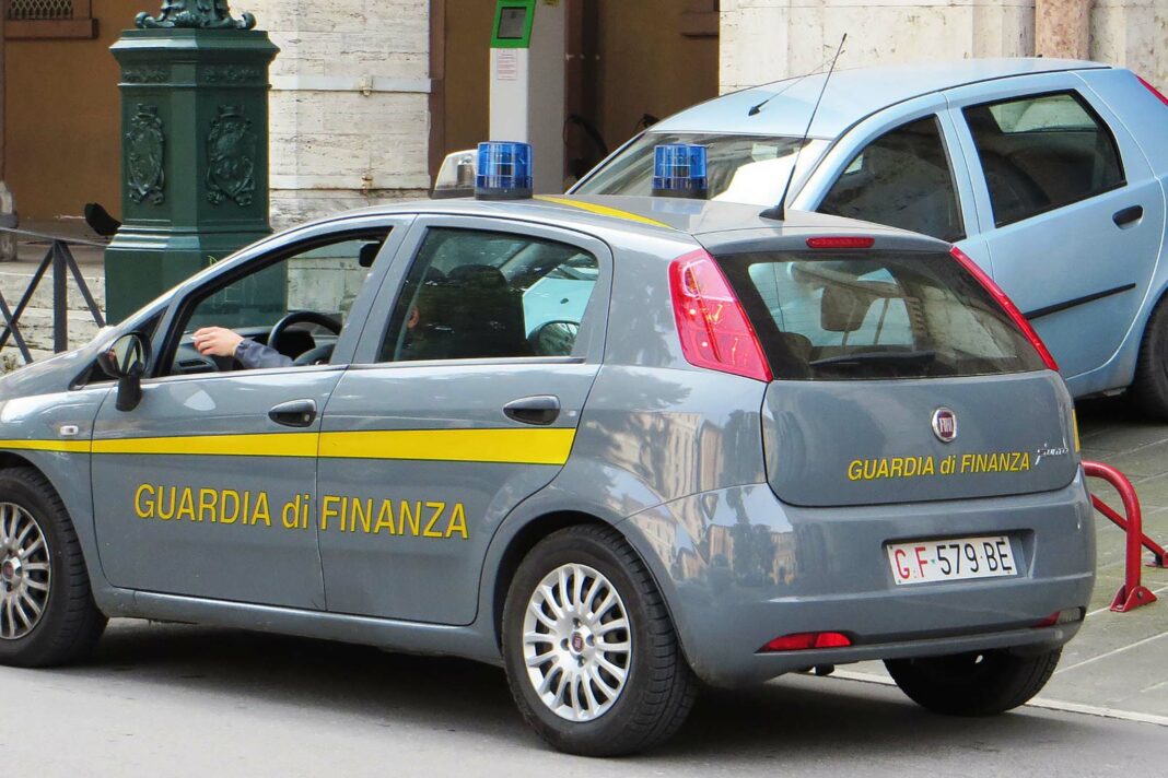 VeneziaOrientale@news: un'auto della Guardia di Finanza
