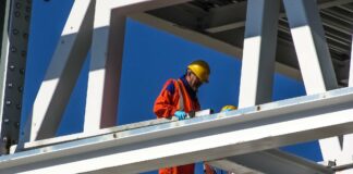 Veneto: il nuovo piano su salute e sicurezza sul lavoro VeneziaOrientale@news: un lavoratore in cantiere