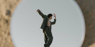 The Greatest Flying Artist Festival a Bibione VeneziaOrientale@news: un acrobata del circo contemporaneo