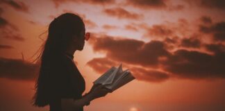 Per la rassegna “Veneto, una poesia dall’alba al tramonto” c’è Marinai Poesie all'alba in spiaggia, Bibione