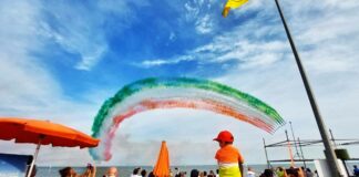 Lignano col naso all’insù, lo spettacolo dell’air show delle Frecce Tricolori