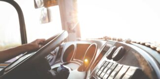 Concorso ATVO per autisti e operatori manutenzione VeneziaOrientale@news: un autista d'autobus al volante