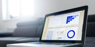 Partite Iva forfettarie: obbligo di fatturazione elettronica da luglio VeneziaOrientale@news: un computer portatile acceso