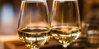 Incontri con l’autore e con il vino: a Lignano “Come navi nella notte” e Bastianich Winery