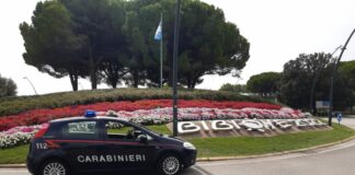 Lavoro nero e violazioni in materia di sicurezza: imprenditori sanzionati a Bibione VeneziaOrientale@News: un'auto dei Carabinieri a Bibione