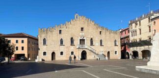 8 marzo 2023, Portogruaro con le donne Il palazzo comunale di Portogruaro
