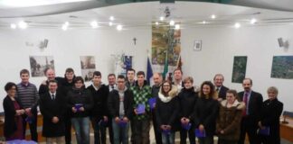 San Michele al Tagliamento, distribuzione della costituzione italiana ai neo-maggiorenni