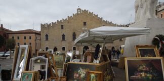 10 giugno, a Portogruaro torna il mercatino dell’antiquariato Mercatino antiquariato e modernistica, Portogruaro, centro storico