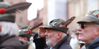 Adunata nazionale Alpini 2023 a Udine: il programma Un alpino durante un'adunata