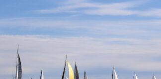 Parte La Ottanta e inaugura la stagione offshore 2023 a Caorle Barche a vela in regata a Caorle