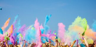 Prima camminata colorata “ColorAVIS” a Concordia Sagittaria Ragazzi durante una corsa colorata