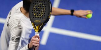Tutti pazzi per il Padel: ecco i numeri del boom Un giocatore di padel