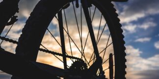 Bibione: ultimi imperdibili appuntamenti con Riding in the dark Riding in the Dark - Sentire Bibione, la pedalata notturna