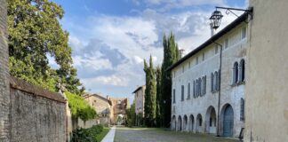 Passeggiata guidata a Cordovado nel mese delle rose Il castello di Cordovado