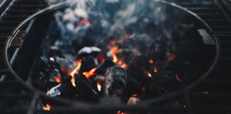 Bibione On Fire: l’evento dedicato al mondo del grill e del barbecue Un barbecue acceso