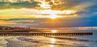 Veneto Orientale batte Riviera Romagnola per valore aggiunto La spiaggia di Jesolo al tramonto