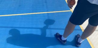 A Porto Santa Margherita di Caorle si inaugurano due campi da pickleball Un giocatore di pickleball