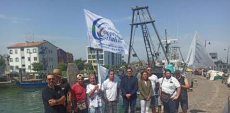 Piano d’azione Ue pesca: Caorle non ci sta I pescatori di Caorle con il sindaco