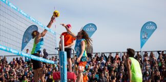 Bibione invasa dai turisti per il weekend dedicato allo sport Una partita di volley a Bibione