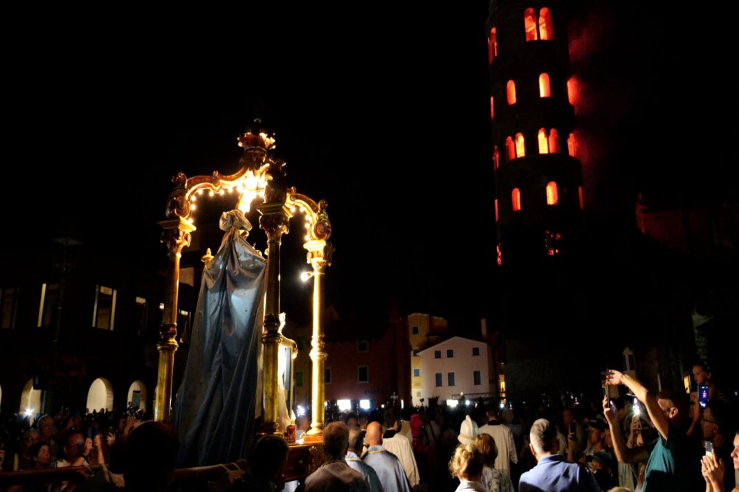 Incendio campanile Caorle, processione Madonna dell'Angelo