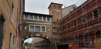 Venezia, detenuto tenta la fuga buttandosi nel canale