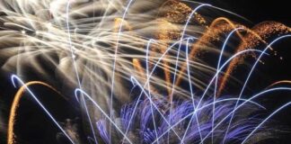 16 luglio col naso all’insù. Il cielo di Bibione si accende con lo spettacolo pirotecnico