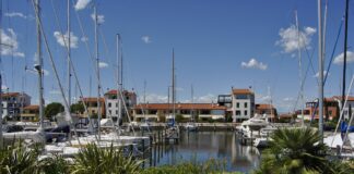 Addio a Guido Impallomeni, l’uomo che rese moderna Caorle La darsena dell'Orologio a Caorle