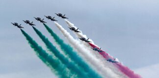 Dopo 16 anni, le Frecce Tricolori ritornano nel cielo di Caorle le Frecce Tricolori in volo, Caorle