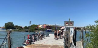 Torna in funzione il traghetto tra Porto Santa Margherita e Caorle Il traghetto di Caorle