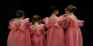 Eleganza e grazia con le allieve della Ballerina Dance Academy a Bibione Ballerina Dance Academy, esibizione, Bibione, danza, ballerine