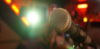 Risate e divertimento con Comedy Night a Lignano Comedy Night, Lignano, spettacolo comico