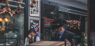 CaorlèMistero alza il sipario sui mondi alienati di ‘Hopper in a Box’ Hopper in a Box, CaorlèMistero, Caorle, tableaux vivants