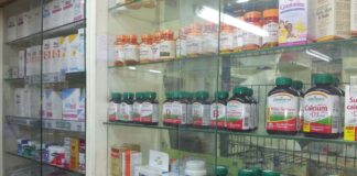 Interventi sui sistemi informatici: possibili disagi prescrizione farmaci L'interno di una farmacia