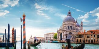Attivisti colorano di verde Canal Grande. Zaia, ‘Non è un modo di manifestare’ Canal Grande, Progetto VeneziE, Venezia