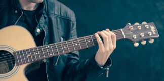 Caorle: una serata tra le note della ‘Canzone d’autore italiana’ chitarra, Caorle, canzone d'autore, musica